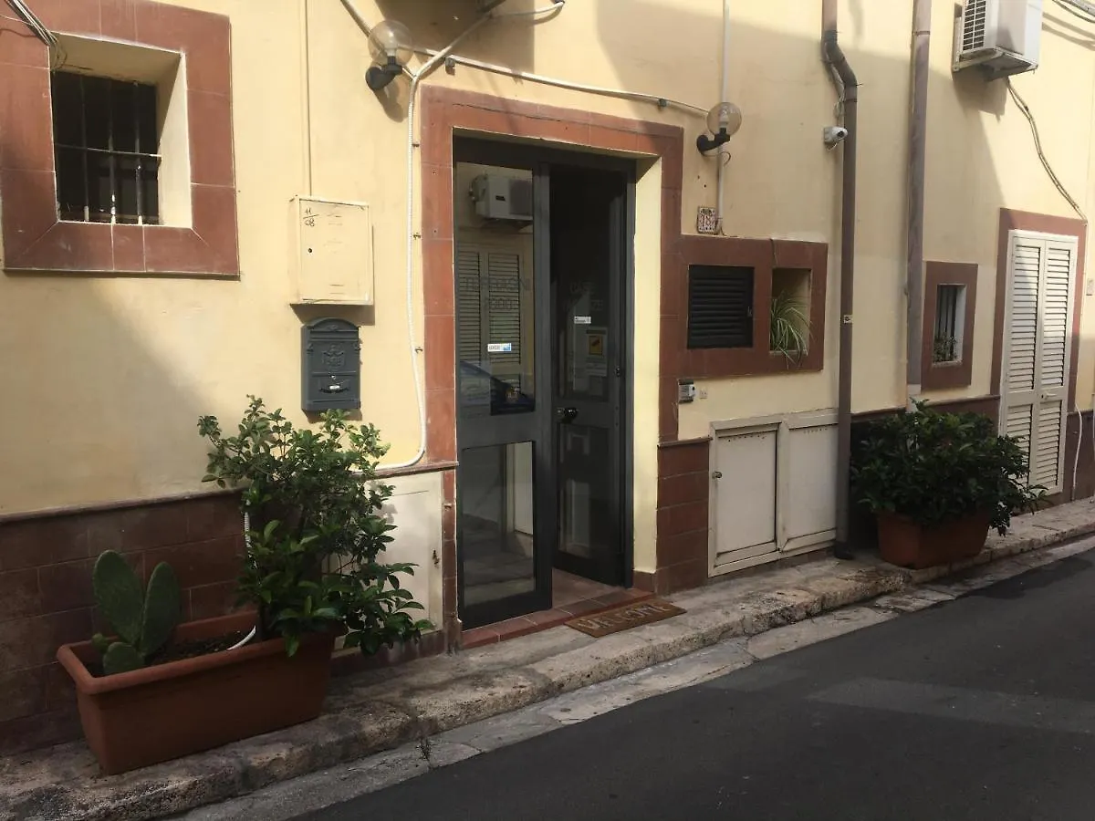 Terrasini 2000 Case Vacanza 2*,
